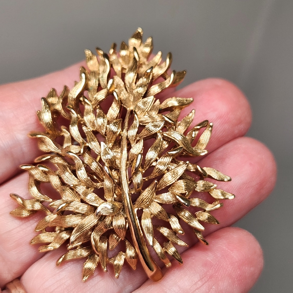 vintage goldtone 3d Linser tree brooch pin 70s art deco signed